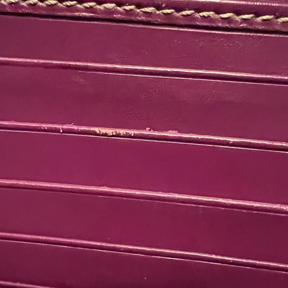 Authentic Gucci wallet. Gently used. Comes with original box. No dust bag. - Picture 4 of 6